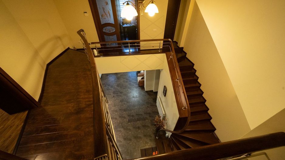 Casa spatioasa 515 mp langa metrou 1Mai - Poză 14