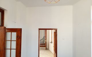 Vila  de inchiriat recent renovata - Poză 18