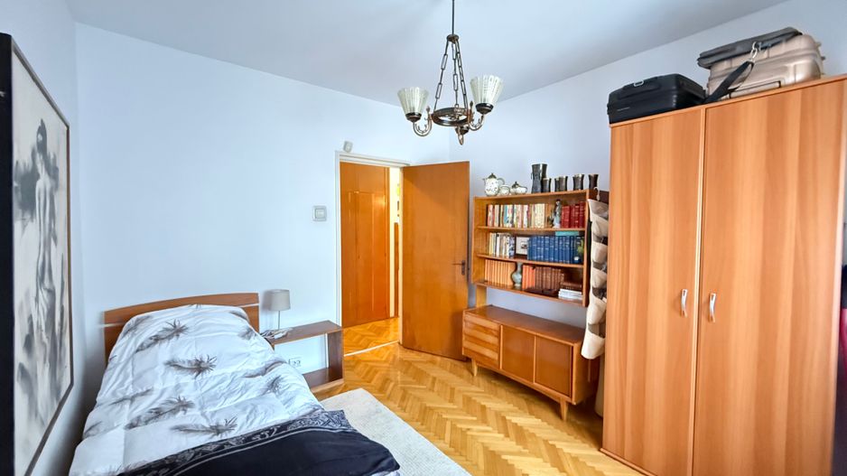 De vanzare 4 camere, curte exclusivă 250 mp, Str. Uruguay - Bucuresti - Poză 12