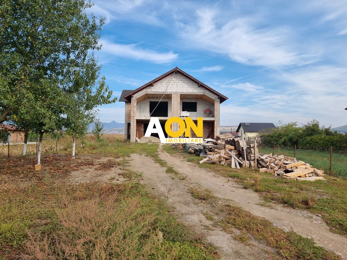 Casa la rosu,2100 mp teren,zona Micesti - Poză 1