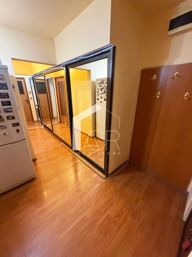 Apartament cu 3 camere, decomandat, zona 9 Mai - Poză 6
