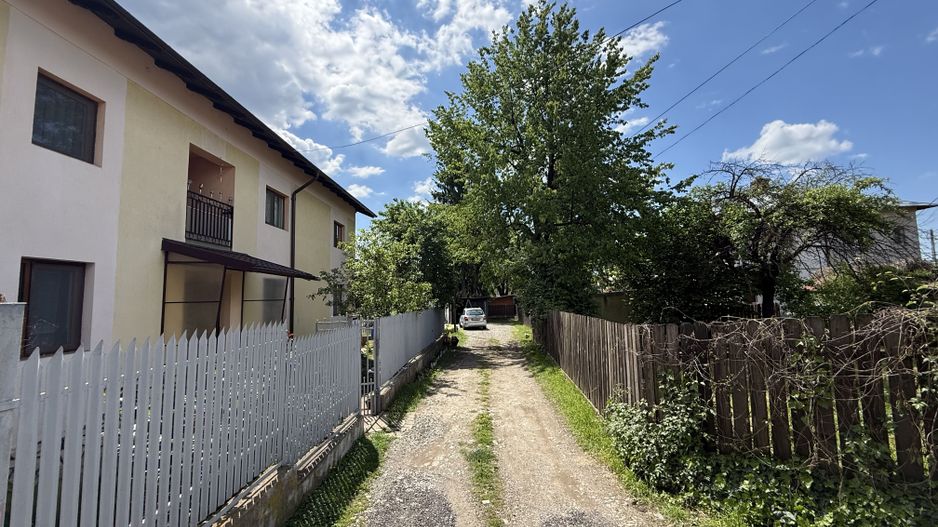 Vila construită in 2010 - P+1+pod - S=236 mp și curte 238 mp Campina! - Poză 43
