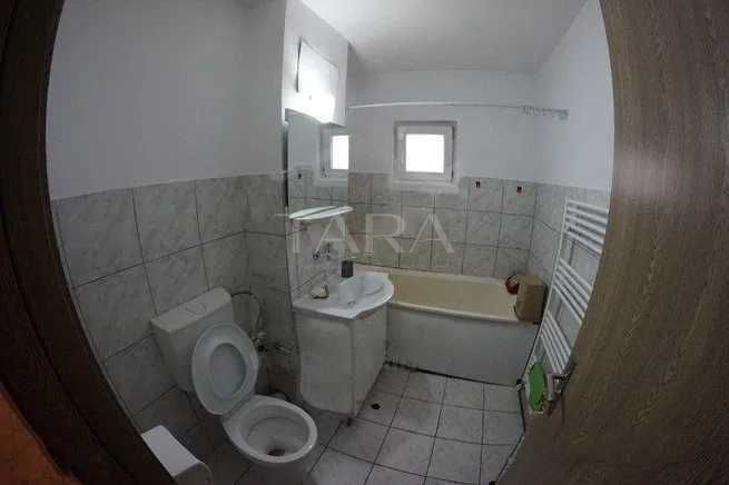 Apartament cu 3 camere Zona Centrala - Poză 7