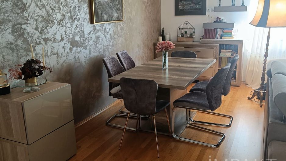 Apartament în Andrei Mureșanu – cu parcare & boxă - Poză 2