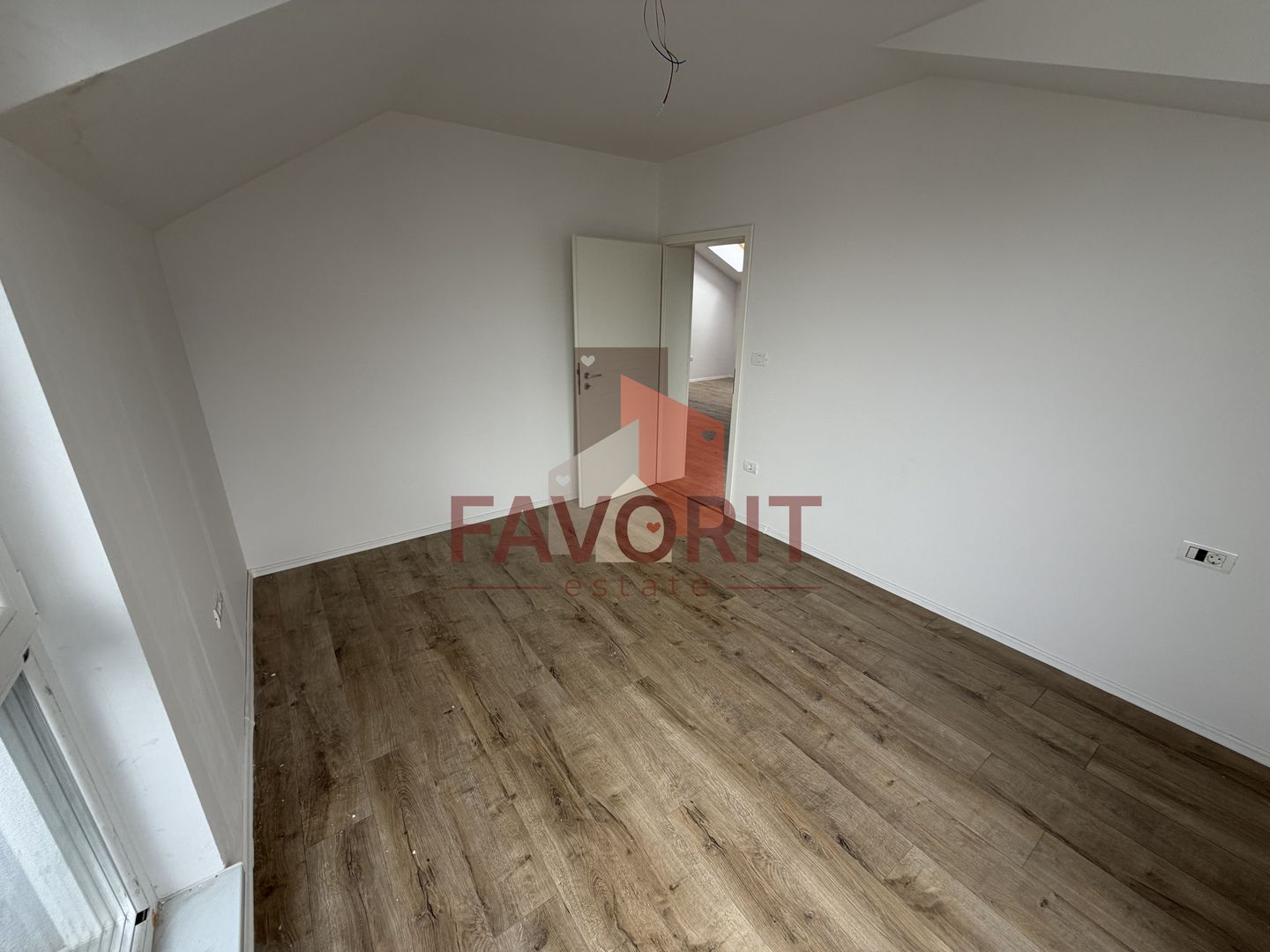 Spatios. Bucatarie inchisa. 2 balcoane. - Poză 11