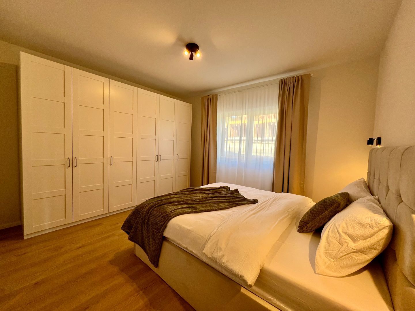 Apartament cu 3 camere, decomandat, mobilat și utilat - întabulat - Poză 3