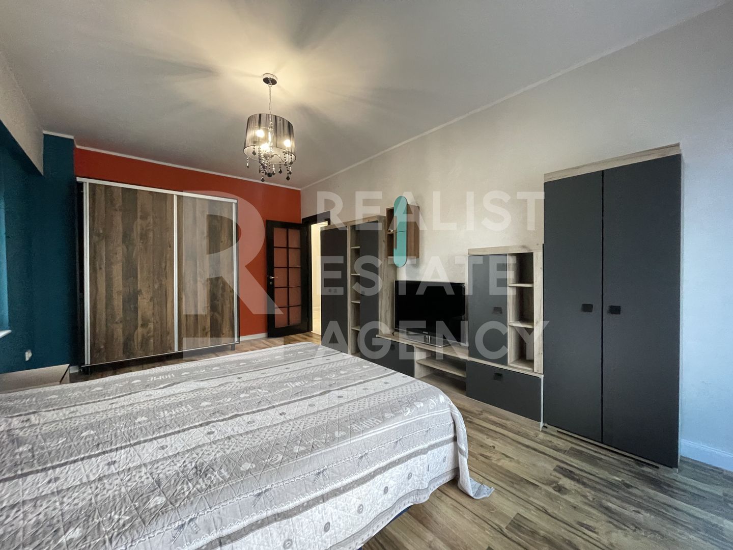 Închiriere apartament 2 camere, 2 locuri de parcare, Royal Town, Iași - Poză 2