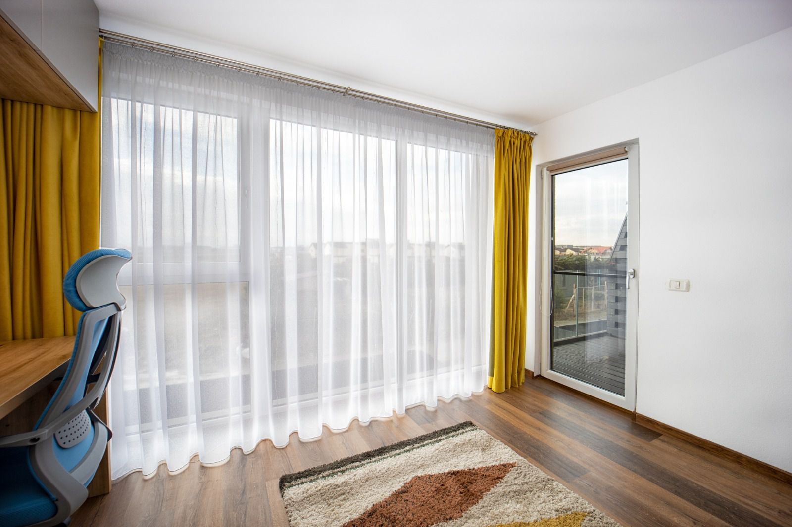 Casă înșiruită de vânzare în Sânpetru | Mobilată și utilată premium - Poză 14