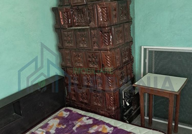 Vând casa cu 5camere în sat cîrja vaslui, teren 1900mp, apa trasa,curent, casa trebuie renovată, - Poză 12