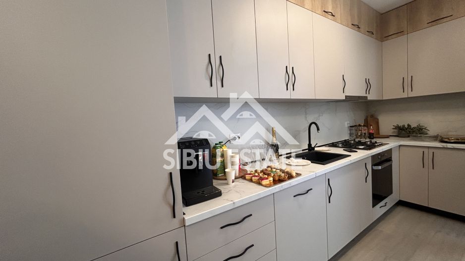 Apartament 2 camere, finisat la cheie, cu balcon - Poză 2