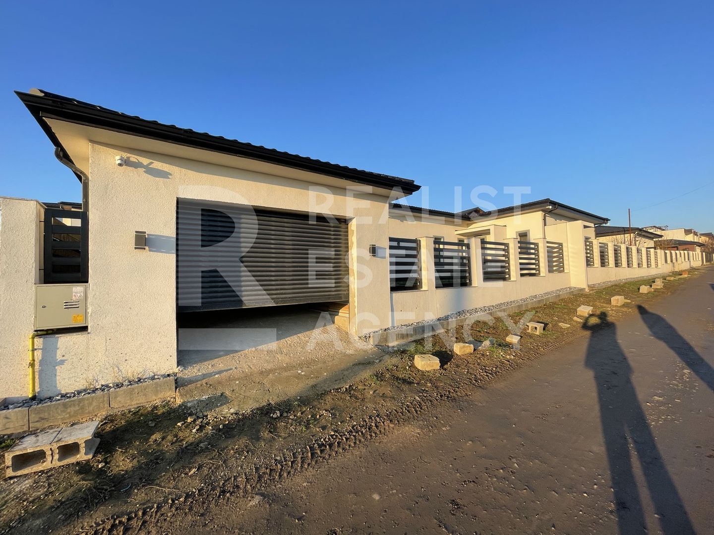 Vânzare, casă, 4 camere, 100 mp utili, teren 630 mp + garaj - Poză 9