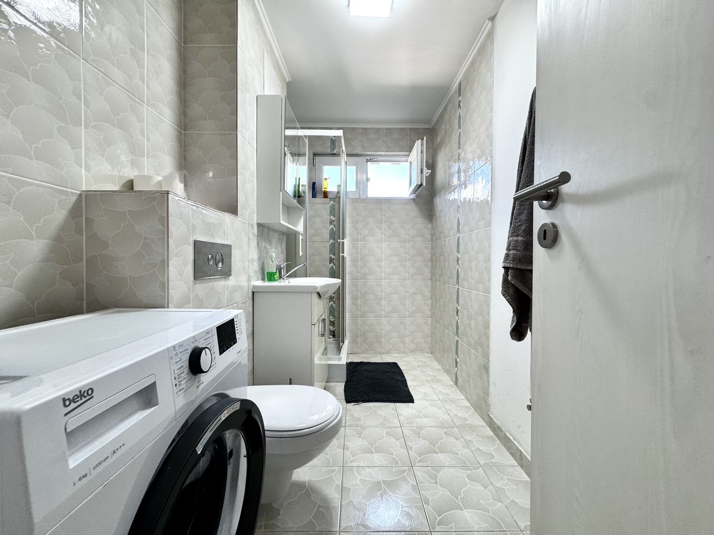 Apartament 4 camere, spațios, in zona Centralǎ- Piața Mǎrǎști - Poză 8