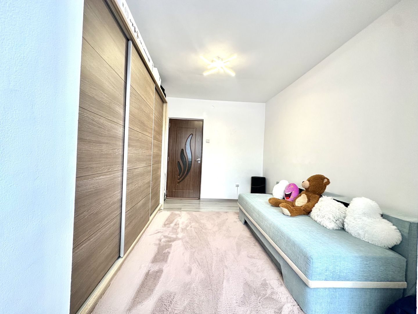 Vânzare apartament 3 camere mobilat,  parcare inclusă , Cartier Noua - Poză 8