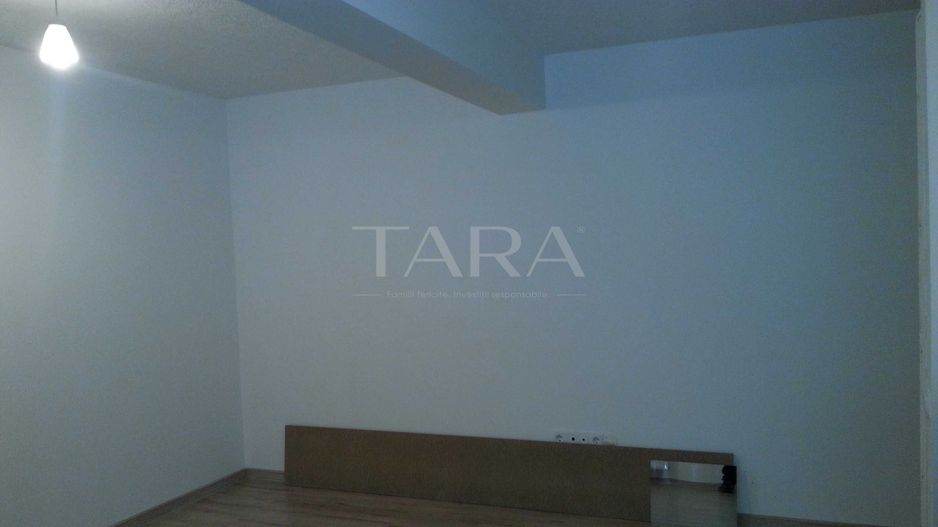 Apartament cu 2 camere finisat, cu balcon, zonă accesibilă. - Poză 2