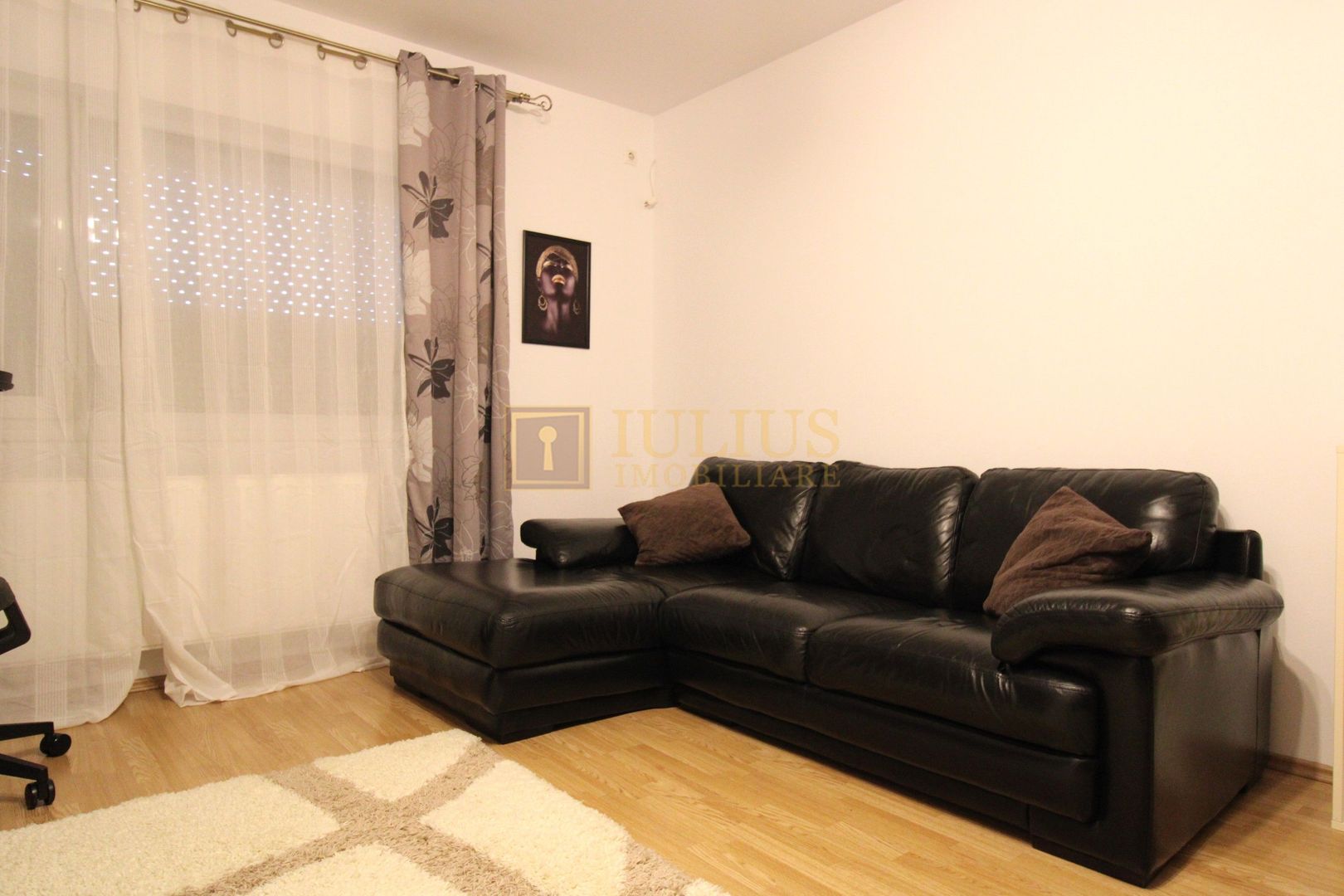 Aradului -2 camere, centrala proprie, loc de parcare - Poză 1