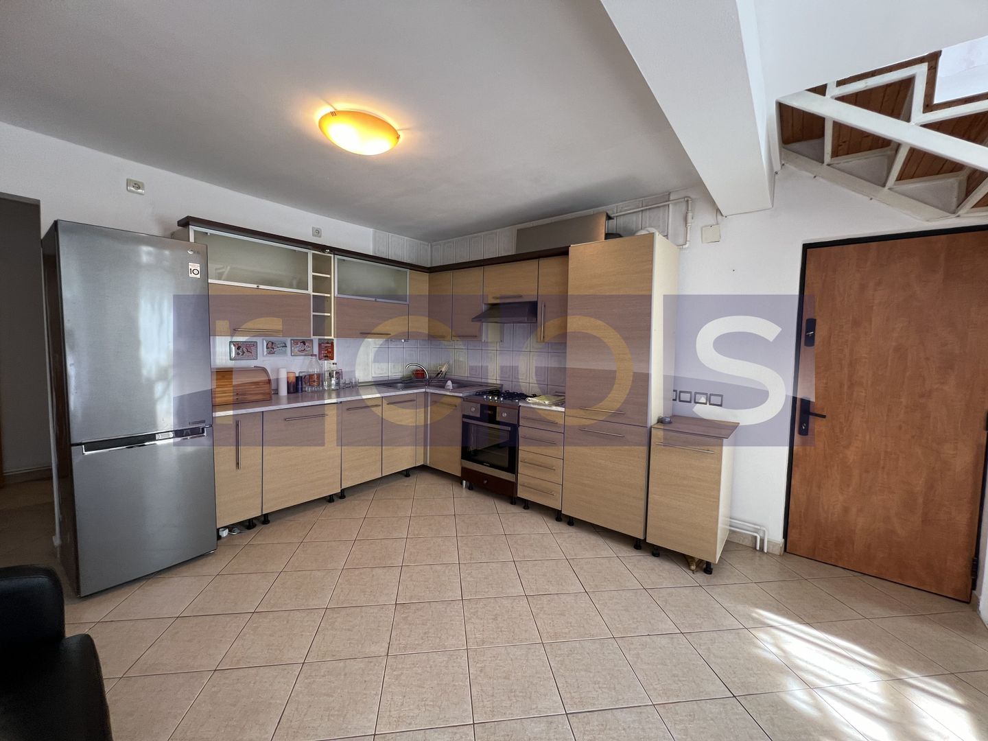 VANZARE CASA SPATIOASA SI LUMINOASA | ZONA CRANGASI / GIULESTI | TEREN 300 MP - Poză 4