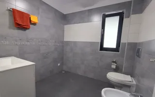 Cladire moderna, superfinisata 500 mp, teren 600 mp, 8 parcari - Poză 14