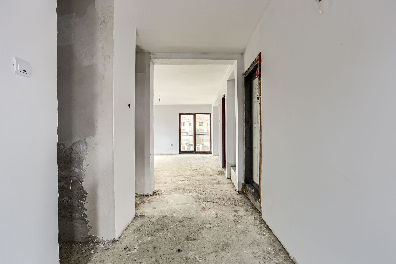 Casă nouă la gri cu 5 camere în Vladimirescu - Poză 9