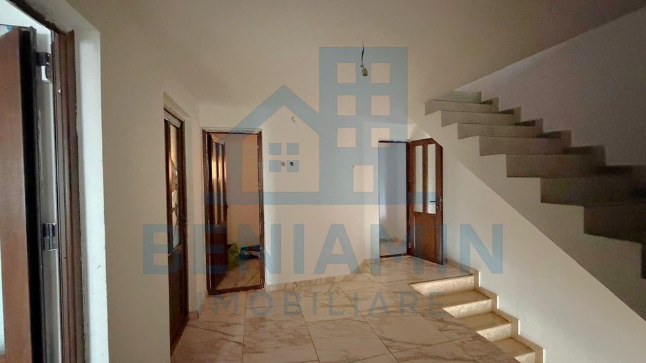 Casa situata in Catargiu Baraganului P+1+M suprafata 170mp-zona buna - Poză 8