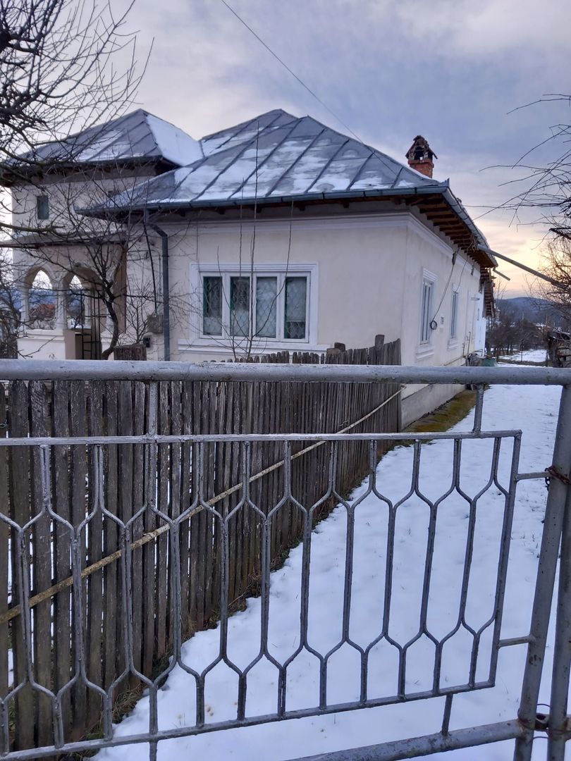 Casă de vânzare în centrul comunei Stâlpeni- Jud.Arges - Poză 1