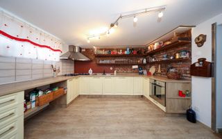 Casă deosebită de vânzare în centrul Brașovului - Poză 28