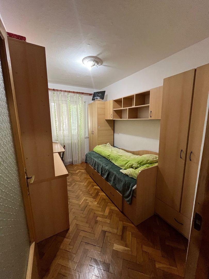 De vanzare - Apartament 3 camere si balcon spatios, decomodat - zona Lipovei - Poză 4