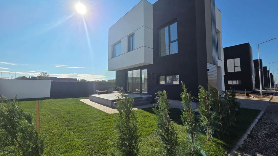 Vila Individuale de Lux în Tunari/Panouri fotovoltaice/ Ventiloconvector - Poză 2