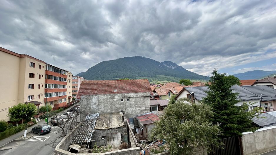 Pensiune cu potențial deosebit, vedere spectaculoasă spre Piatra Craiului - Poză 23