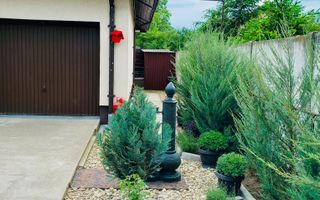 Parter cu structură pentru etaj, curte amenajată și organizare impeca - Poză 17