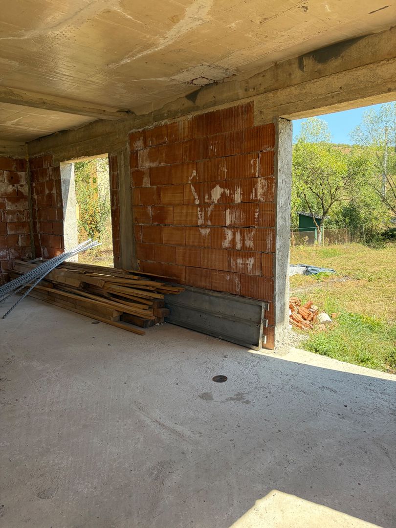 Casă cu predare de autorizatie | 147 mp utili | teren 1400 mp Corpadea - Poză 2