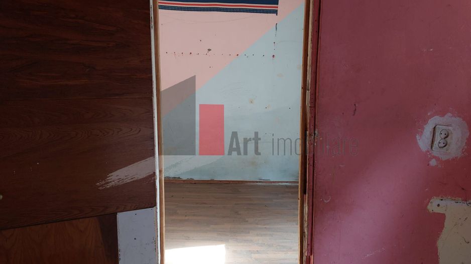 Casa "SARRERA" singur curte, multiple posibilitati, birou/comercial/rezidential - Poză 3