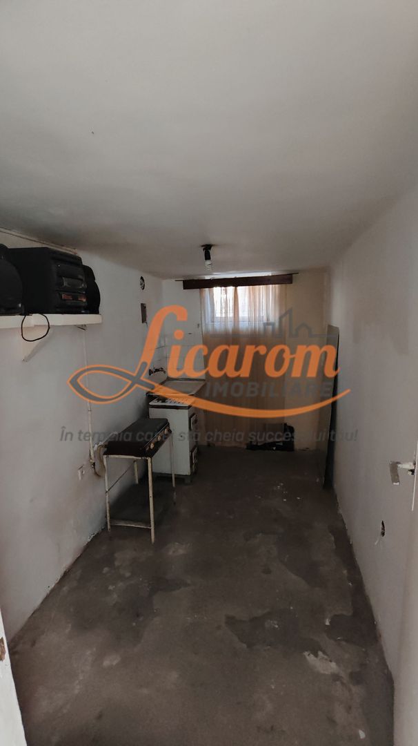 Blumana Proprietate singur in curte,2 corpuri de casa, fara amenajari - Poză 12