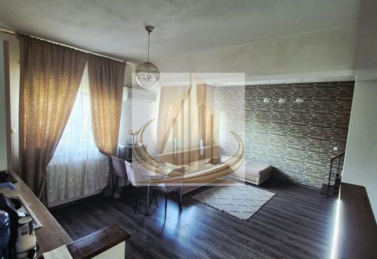 De vânzare apartament 3 camere 70mp - Poză 1