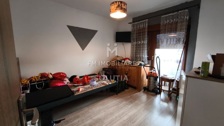 Casă de vânzare - Săsar - 4 dormitoare - teren 459 - garaj - Poză 6