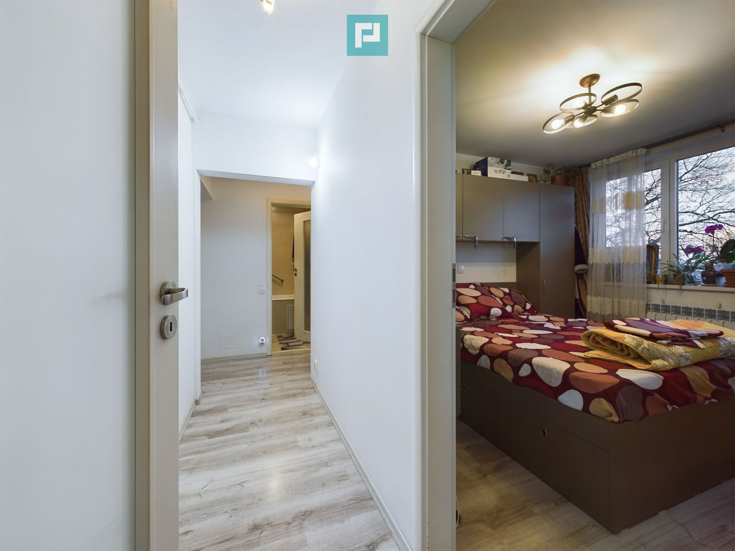 Apartament 3 camere luminos și renovat în zona Apusului - Poză 9