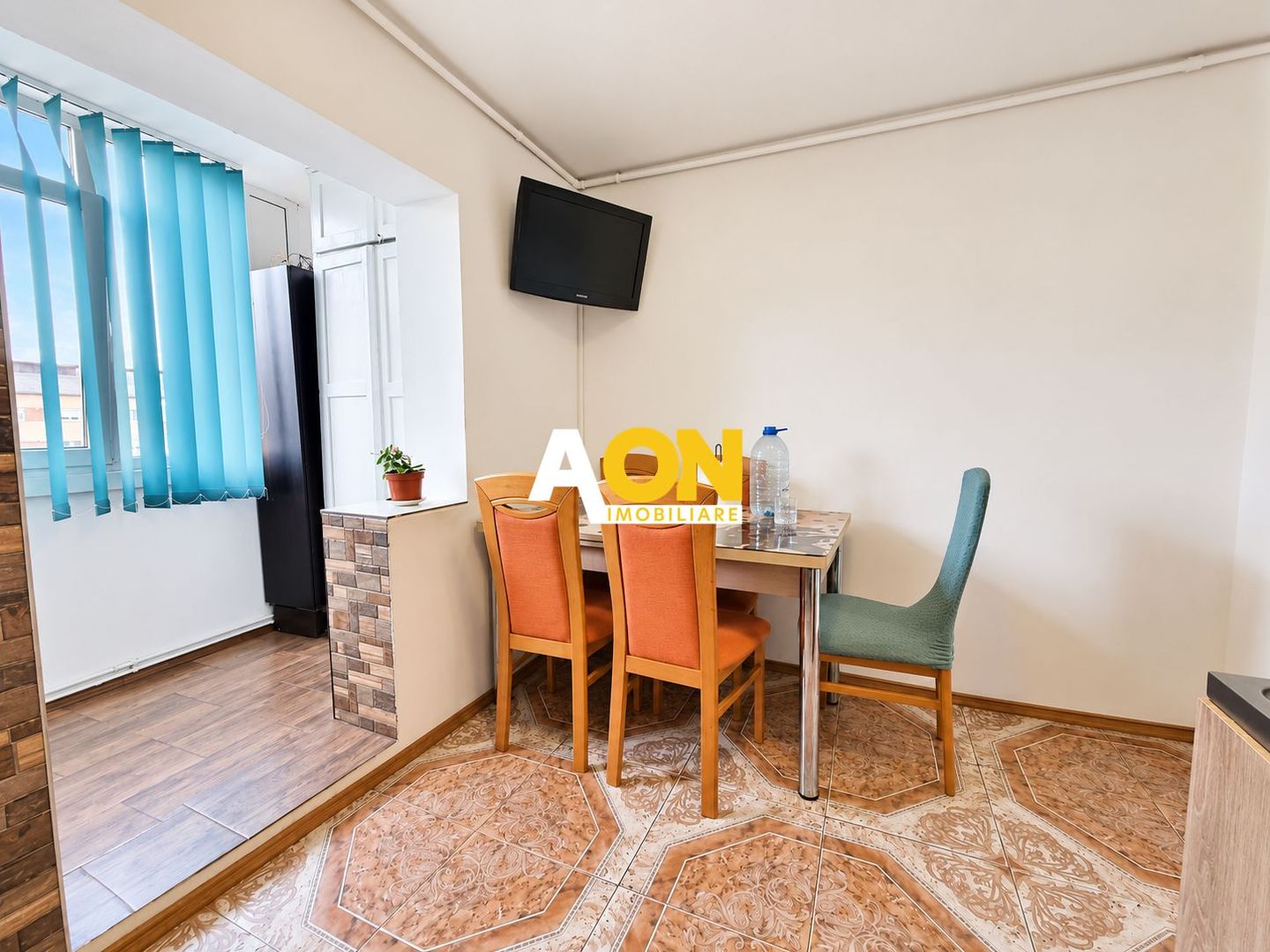 Apartament 3 camere, 2 bai, decomandat, Cetate, zona Liceului Sportiv - Poză 7
