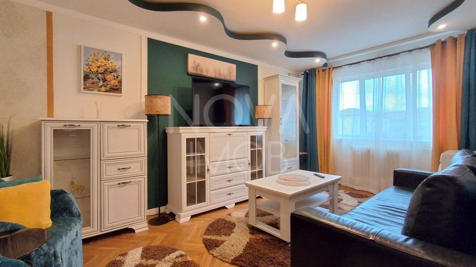 Apartament de inchiriat 3 camere etajul 4, cu lift,  Zona Vasile Aaron - Poză 3