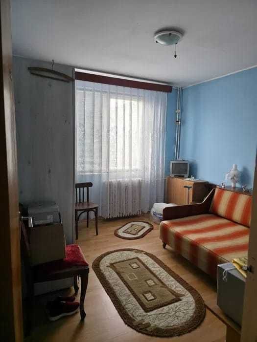 De vanzare apartament 3 camere Crangasi - Poză 2