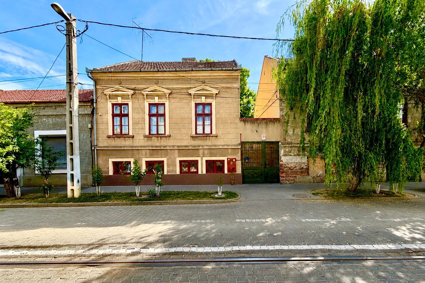 Casă D+P, zona Boul Roșu, pretabilă spații de cazare/birouri - Poză 1