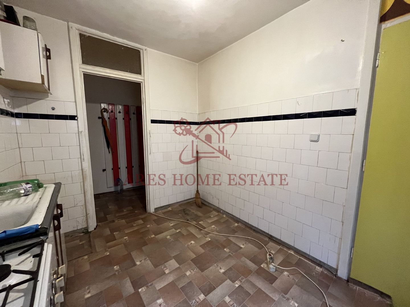 Etaj 1, 3 camere, spatios, 2 băi, centrală proprie – zonă excelentă - Poză 12