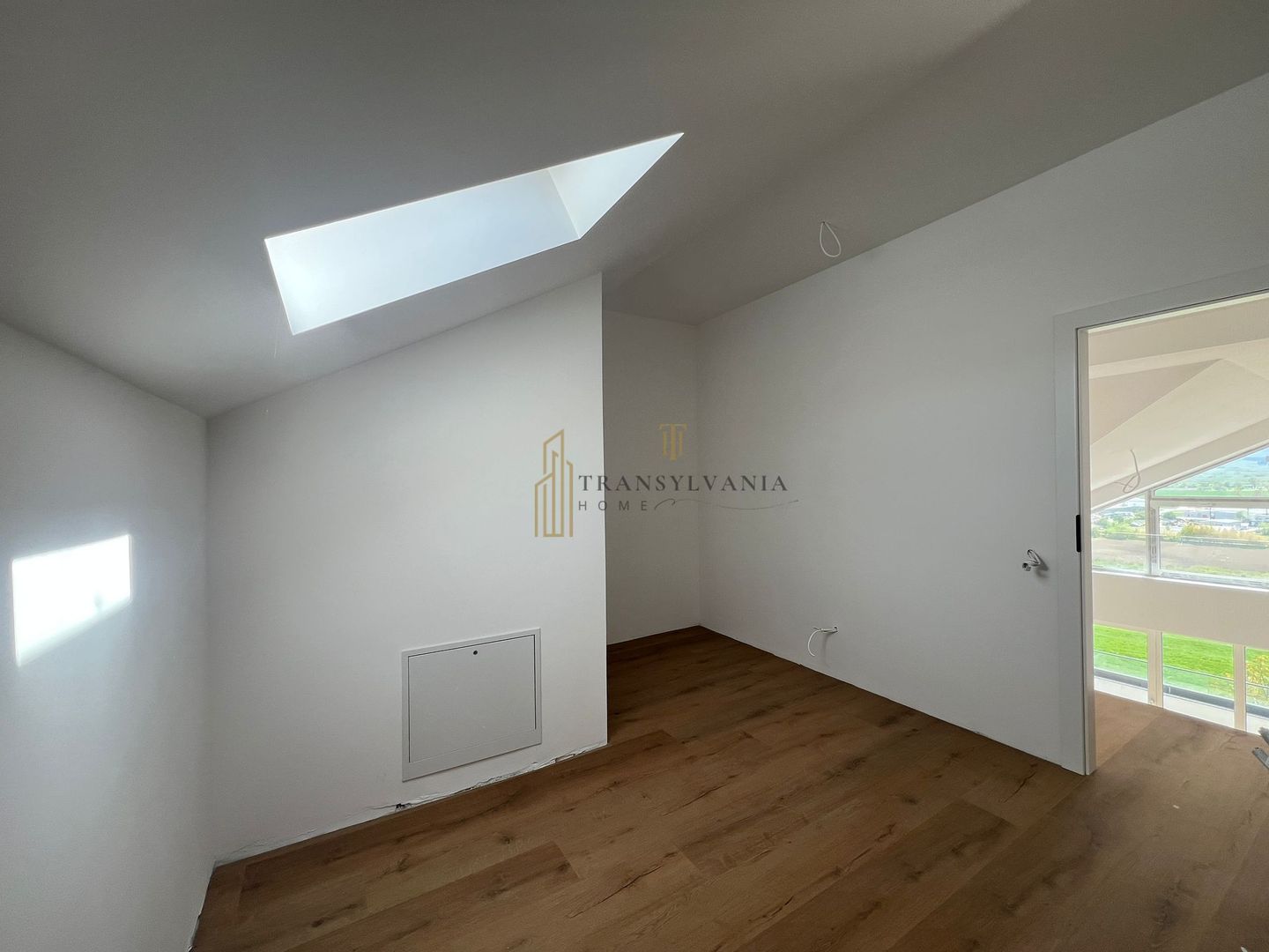 Apartament 4 camere, suprafata generoasa - Poză 9