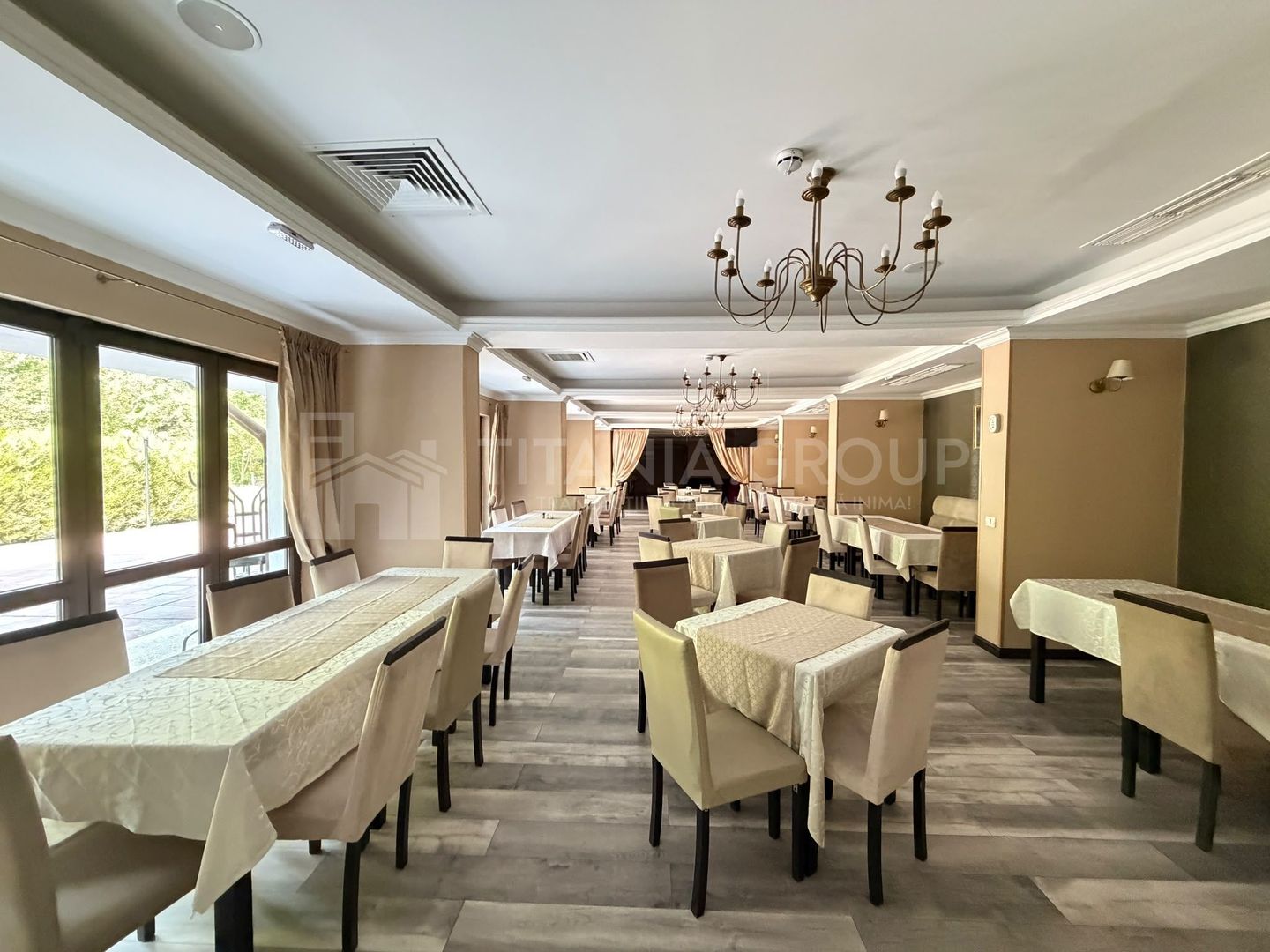 Hotel 4 stele, complet echipat, 85 camere, teren 5000 mp - Predeal - Poză 2