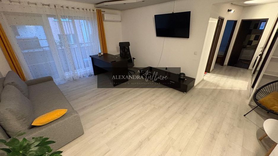 Apartament 2 camere decomandate, etaj intermediar, balcon, parcare - Poză 1