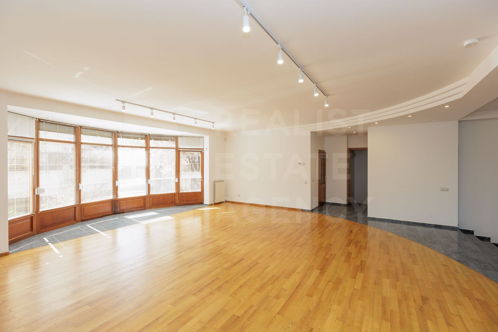 Chirie, casă, 7 camere, str. Galbena, Centru - Poză 13