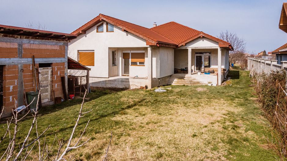 Casă la sol cu teren de 3.451mp în Gai - Poză 14