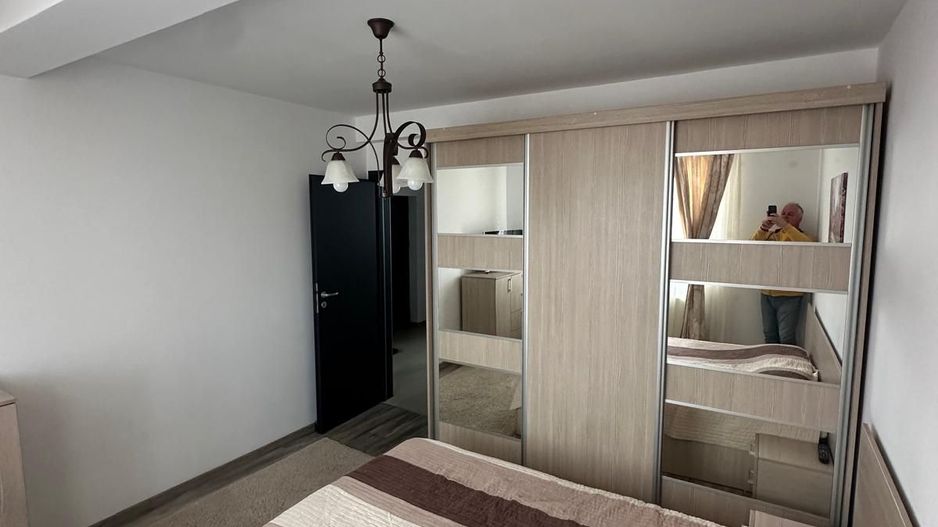 Agentie- Oferim spre inchiriere apartament cu 3 camere decomandat - Poză 6