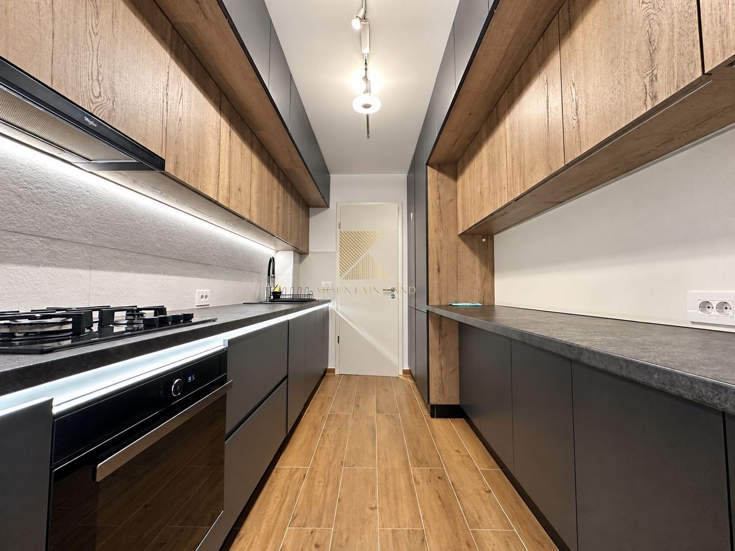 Apartament premium cu 2 camere, decomandat, etaj 5, Kasper Coresi Mall - Poză 11
