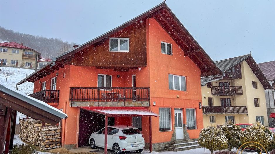In regiune pitoreasca, cu view montan, Moeciu de Jos, Bran, Brasov - Poză 1