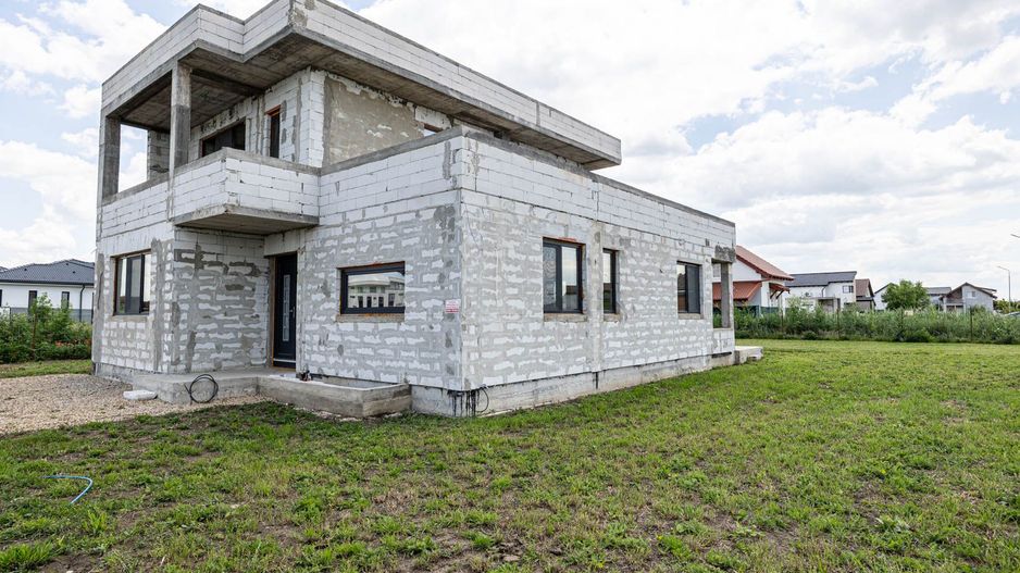 PROPRIETATE VÂNDUTĂ! Vilă spațioasă– Via Carmina, Arad. - Poză 9