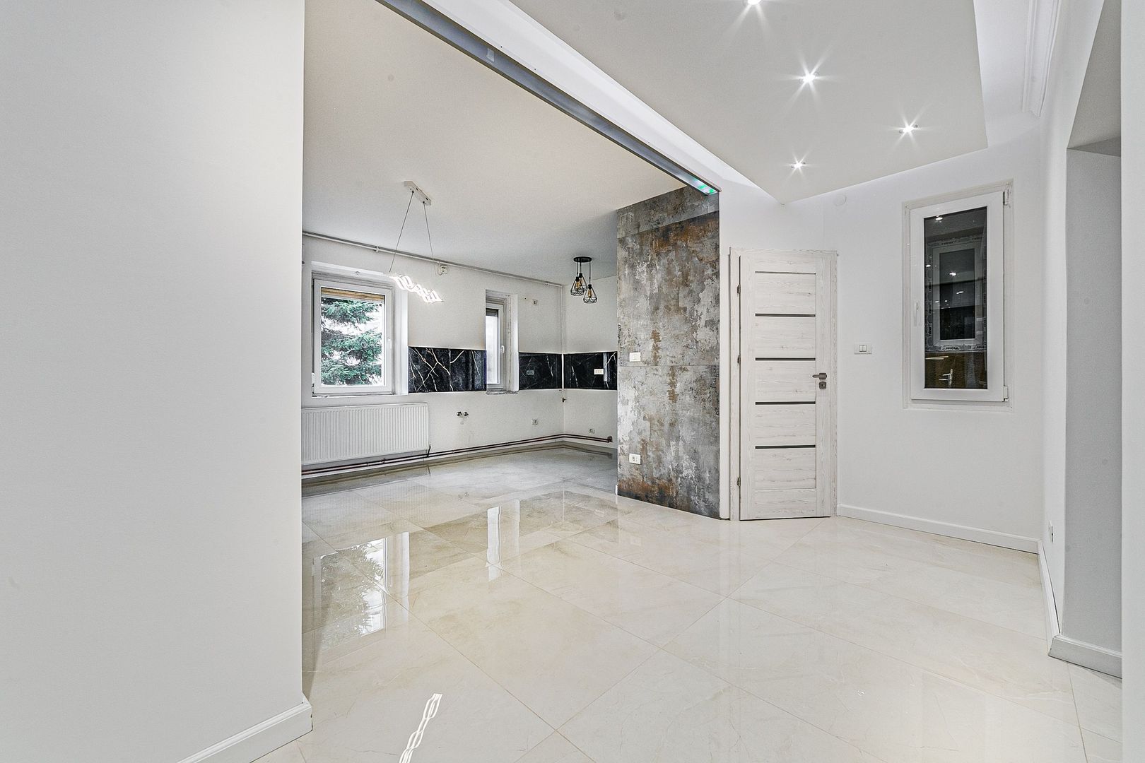 Apartament spațios în zonă centrală - Poză 3